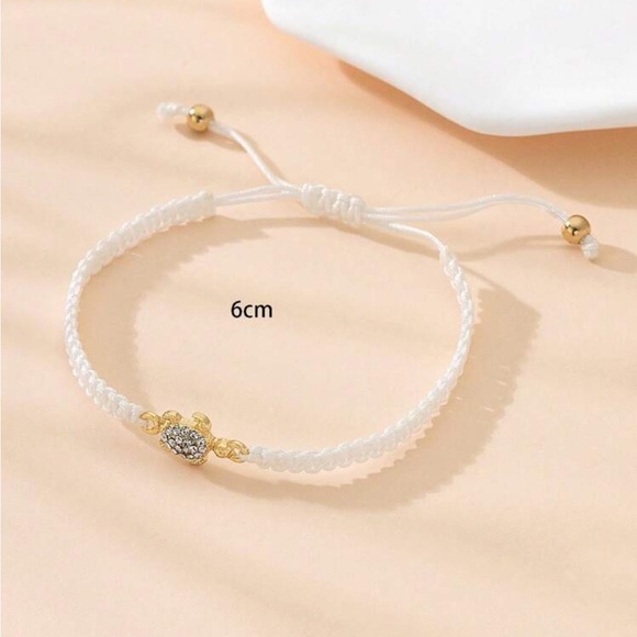 ⚠️Clearance White And Gold Turtle Pendant Bracelet - Picture 3 of 3